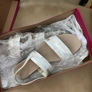 MUNRU WHITE/SILVER flat with slight heel